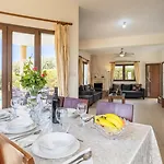 Villa Tsikkos Ena Argaka