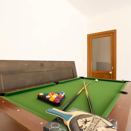 Tsikkos Ena *