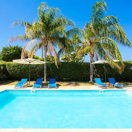 Tsikkos Ena Βίλα *