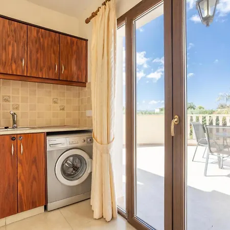 Tsikkos Ena Βίλα *