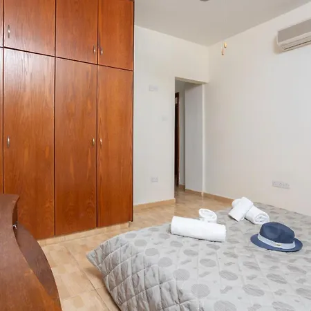 Tsikkos Ena * Αργάκα