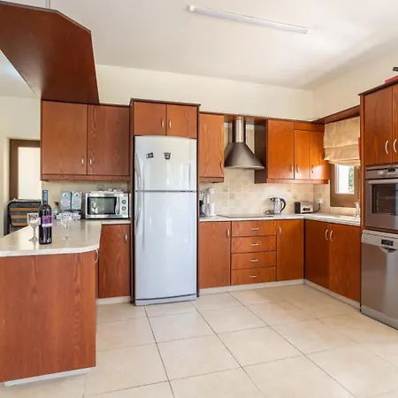 Tsikkos Ena Βίλα Αργάκα