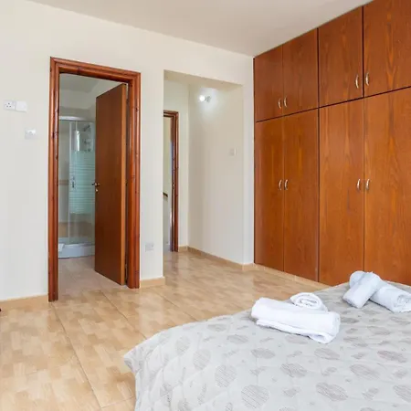 Villa Tsikkos Ena *